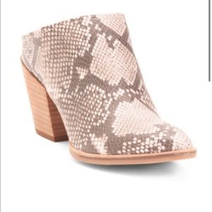 Never worn Sz 6 snake mules